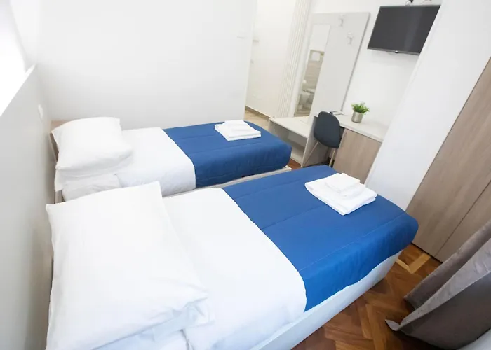 Hall In 4* Νάπολη